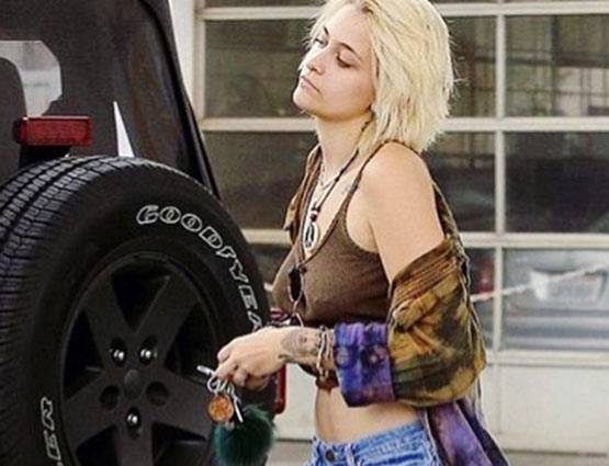 जब मशहूर पॉप स्टार की एक्ट्रेस बेटी ने कहा- मैं नेकेड होती रहूंगी