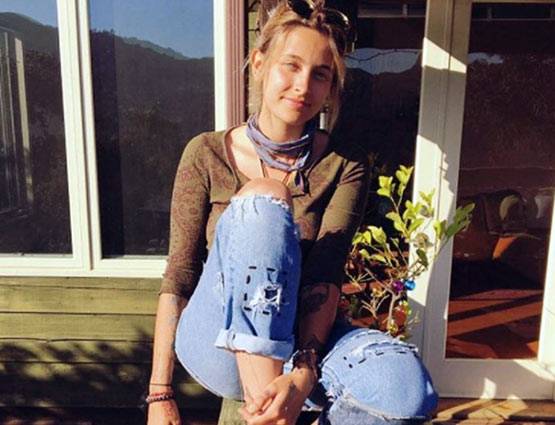 जब मशहूर पॉप स्टार की एक्ट्रेस बेटी ने कहा- मैं नेकेड होती रहूंगी