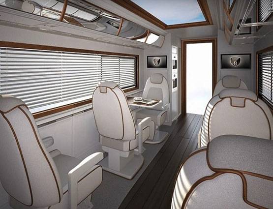 INSIDE PHOTOS:महल से कम नहीं मुकेश अंबानी की वैनेटी वैन, कीमत 25 करोड़