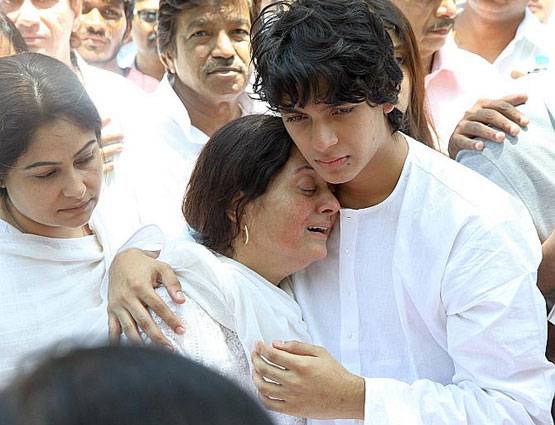 पति की मौत के बाद पैसे के लिए मोहताज हुई ये एक्ट्रेस, बेचनी पड़ी कार