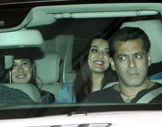 PHOTOS: 'ट्यूबलाइट' की स्क्रीनिंग पर मीडिया से परेशान हुईं सुहाना