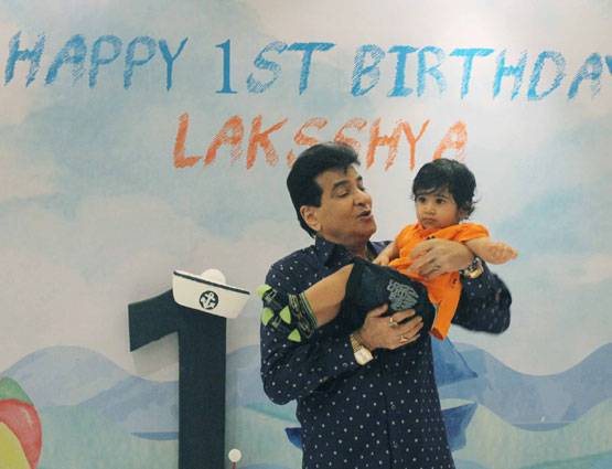 PHOTOS: तुषार के बेटे लक्ष्य ने तैमूर के साथ ऐसे मनाया अपना बर्थडे