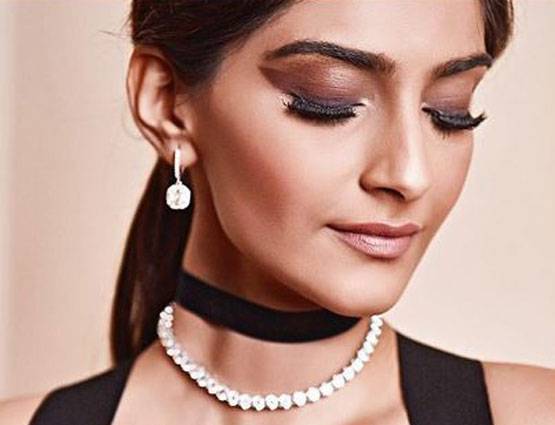 वेटर थीं सोनम कपूर, चार दिन में ही नौकरी से निकाल दिया गया था