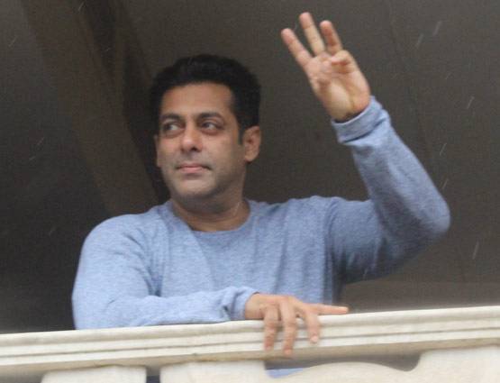 PHOTOS: शाहरुख-सलमान ने ईद पर ऐसे किया फैंस को विश