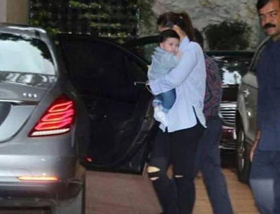 PHOTOS: देखें, तुषार कपूर के बेटे के बर्थडे में तैमूर का सबसे CUTE LOOK