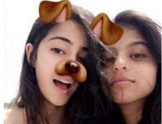 अपने बेस्ट फ्रेंड्स के साथ BIKINI में दिखीं शाहरुख की बेटी सुहाना