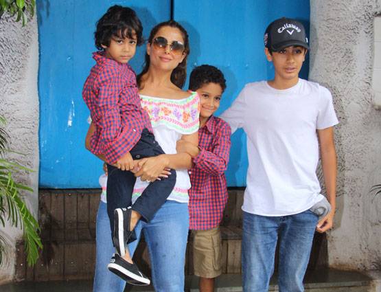 PHOTOS: तलाक के बाद मलाइका की फैमिली के साथ आउटिंग पर दिखे अरबाज