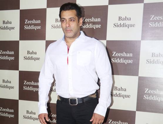 PHOTOS: बाबा सिद्दिकी की इफ्तार पार्टी में पहुंचे शाहरुख-सलमान संग ये सितारे