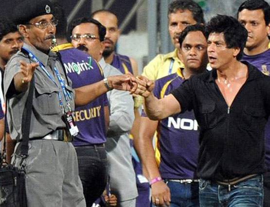 प्रियंका चोपड़ा से अफेयर से लेकर इन विवादों में फंस चुके हैं शाहरुख खान