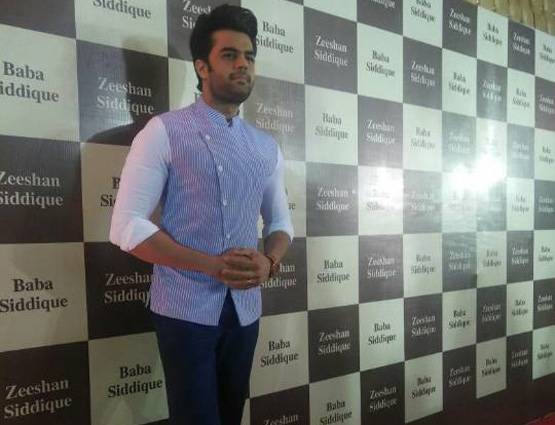 PHOTOS: बाबा सिद्दिकी की इफ्तार पार्टी में पहुंचे शाहरुख-सलमान संग ये सितारे