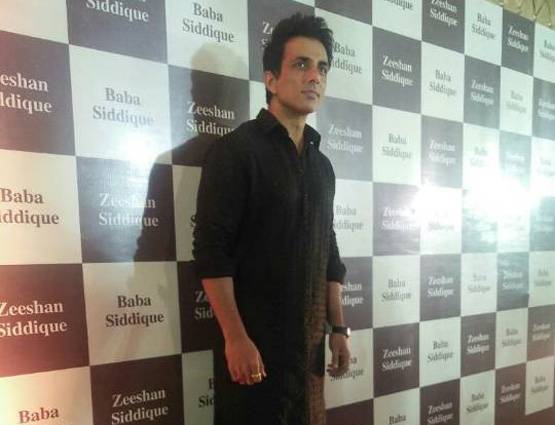 PHOTOS: बाबा सिद्दिकी की इफ्तार पार्टी में पहुंचे शाहरुख-सलमान संग ये सितारे