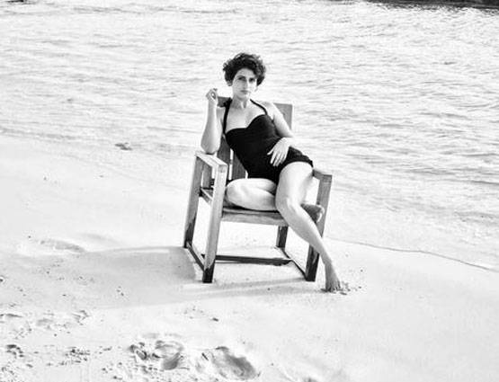 'दंगल गर्ल' का बिकिनी LOOK हुआ सोशल मीडिया पर वायरल