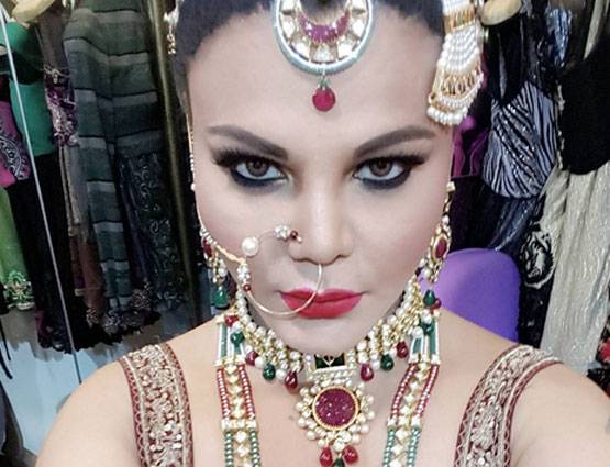 सोशल मीडिया पर राखी सांवत ने शेयर की बोल्ड फोटोज, फैंस ने दी जमकर गालियां...