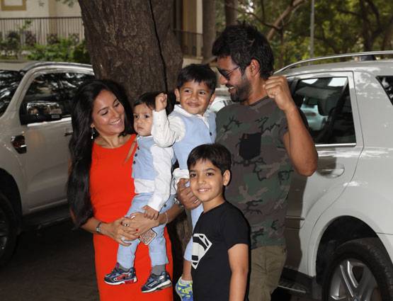 PHOTOS: देखें, तुषार कपूर के बेटे के बर्थडे में तैमूर का सबसे CUTE LOOK