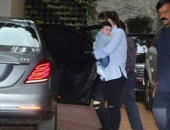 PHOTOS: देखें, तुषार कपूर के बेटे के बर्थडे में तैमूर का सबसे CUTE LOOK