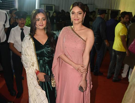 PHOTOS: बाबा सिद्दिकी की इफ्तार पार्टी में पहुंचे शाहरुख-सलमान संग ये सितारे