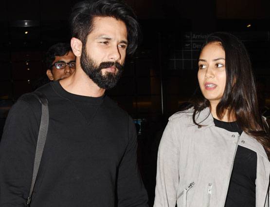 PHOTOS: लंदन से लौटे शाहिद-मीरा, एयरपोर्ट पर हाथों में हाथ डाले आए नजर