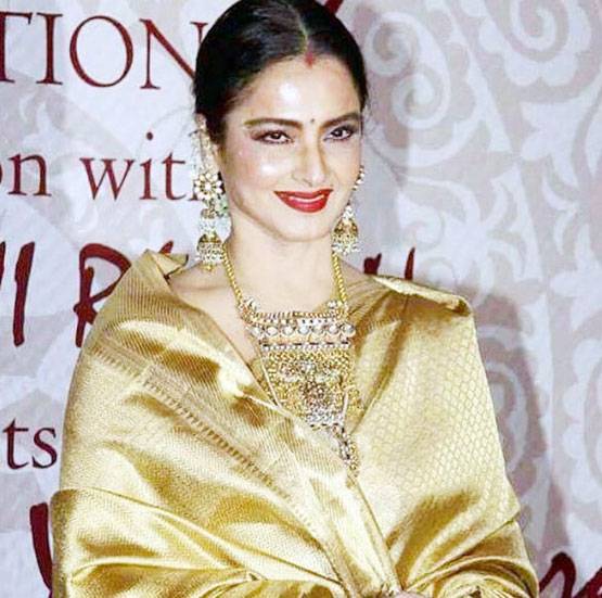 कभी करियर लगा था दांव पर, आज करोड़ों की मालकिन हैं रेखा