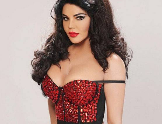 सोशल मीडिया पर राखी सांवत ने शेयर की बोल्ड फोटोज, फैंस ने दी जमकर गालियां...