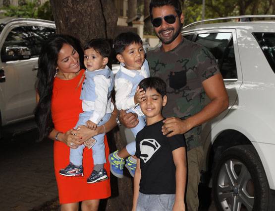 PHOTOS: देखें, तुषार कपूर के बेटे के बर्थडे में तैमूर का सबसे CUTE LOOK