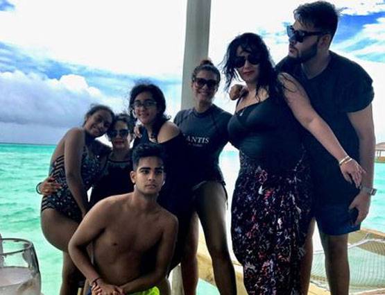 मालदीव में SWIMSUIT में नजर आईं अजय देवगन और काजोल की बेटी नायसा