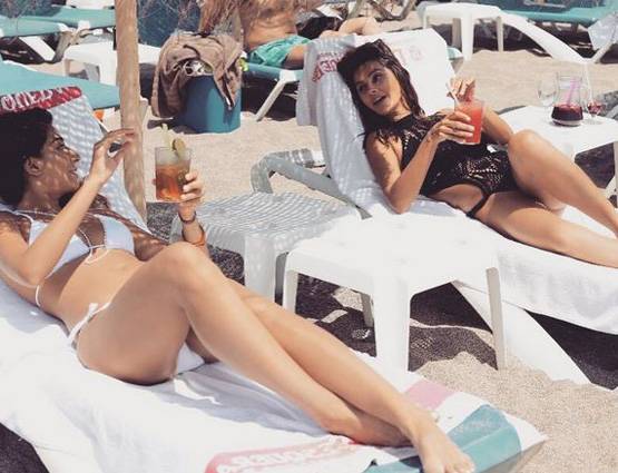 खतरों के खिलाड़ी की ये कंटेस्टेंट हैं काफी ग्लैमरस, शेयर करती हैं BIKINI PHOTOS