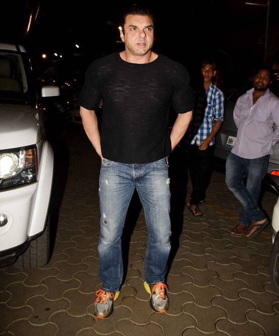 PHOTOS: 'ट्यूबलाइट' की स्क्रीनिंग पर मीडिया से परेशान हुईं सुहाना