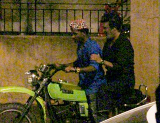 KAALA बनकर रजनीकांत ने लिया बाइक राइड का मजा, PHOTO वायरल