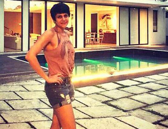 श्रीलंका से वेकेशन मना कर लौटीं मंदिरा, शेयर की BIKINI PHOTOS