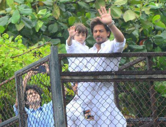 PHOTOS: शाहरुख-सलमान ने ईद पर ऐसे किया फैंस को विश