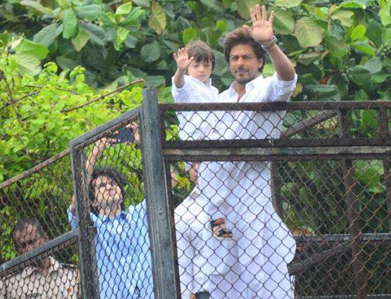 प्रियंका चोपड़ा से अफेयर से लेकर इन विवादों में फंस चुके हैं शाहरुख खान