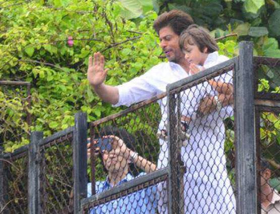 PHOTOS: शाहरुख-सलमान ने ईद पर ऐसे किया फैंस को विश