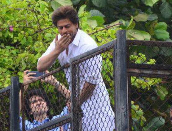 PHOTOS: शाहरुख-सलमान ने ईद पर ऐसे किया फैंस को विश