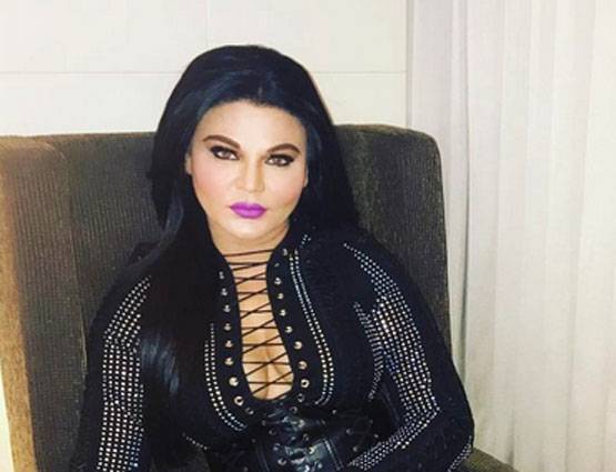 सोशल मीडिया पर राखी सांवत ने शेयर की बोल्ड फोटोज, फैंस ने दी जमकर गालियां...