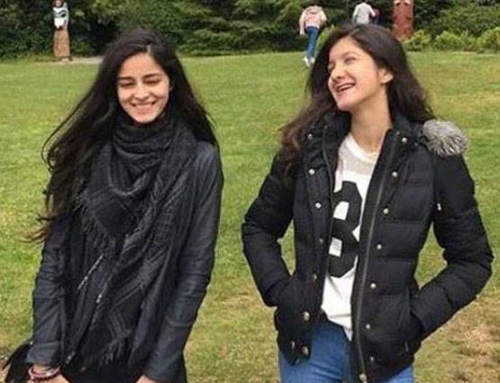 अपने बेस्ट फ्रेंड्स के साथ BIKINI में दिखीं शाहरुख की बेटी सुहाना