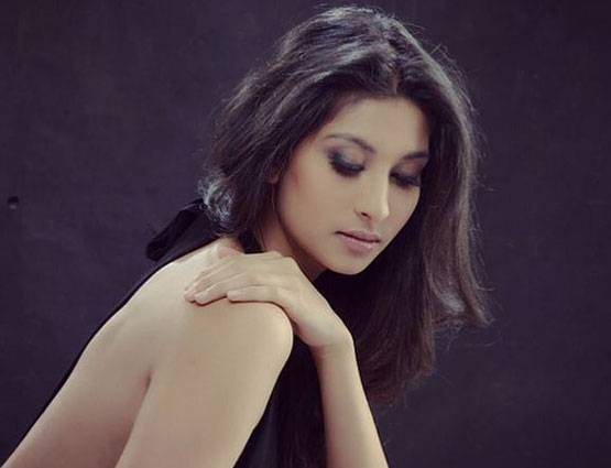 सारा, जाह्नवी को टक्कर देने आई पूनम ढिल्लन की बेटी, बिकिनी PHOTOS हुईं वायरल