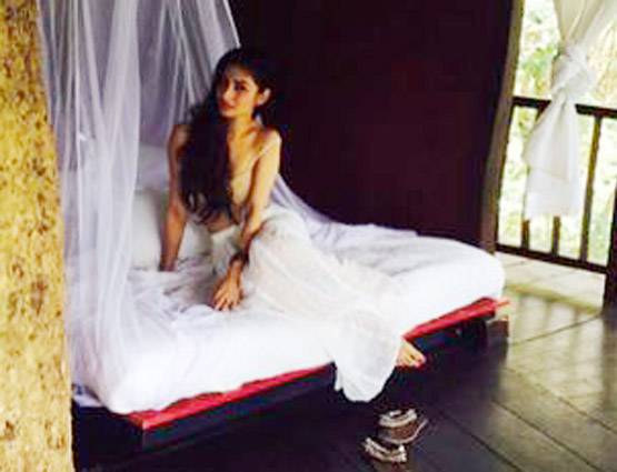 नागिन की शूटिंग खत्म करके अमेरिका में छुट्टि‍यां मनाने पहुंचीं मौनी