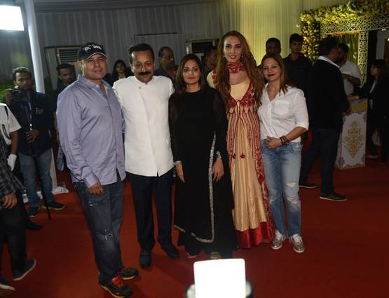 PHOTOS: बाबा सिद्दिकी की इफ्तार पार्टी में पहुंचे शाहरुख-सलमान संग ये सितारे