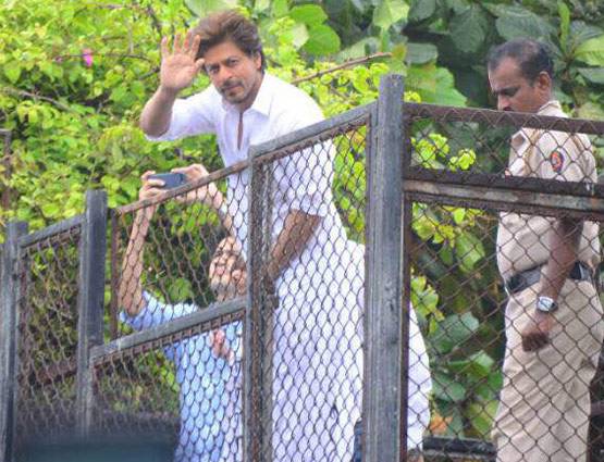 PHOTOS: शाहरुख-सलमान ने ईद पर ऐसे किया फैंस को विश