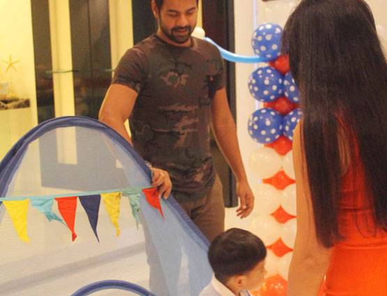 PHOTOS: तुषार के बेटे लक्ष्य ने तैमूर के साथ ऐसे मनाया अपना बर्थडे