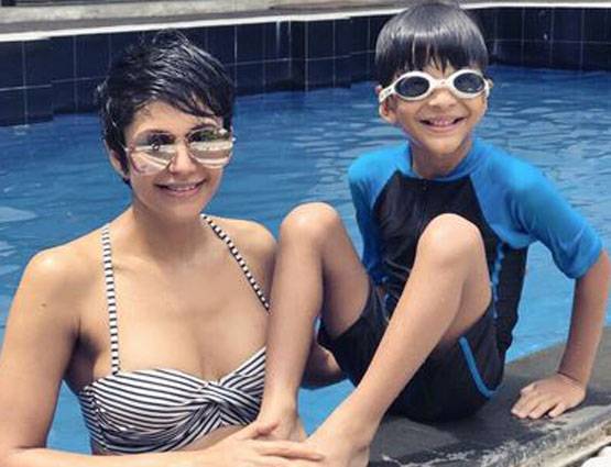 श्रीलंका से वेकेशन मना कर लौटीं मंदिरा, शेयर की BIKINI PHOTOS