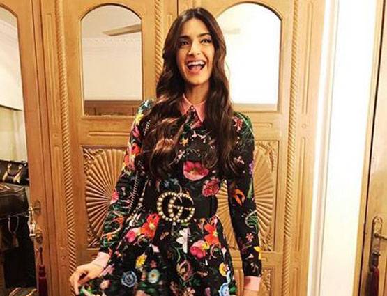 वेटर थीं सोनम कपूर, चार दिन में ही नौकरी से निकाल दिया गया था