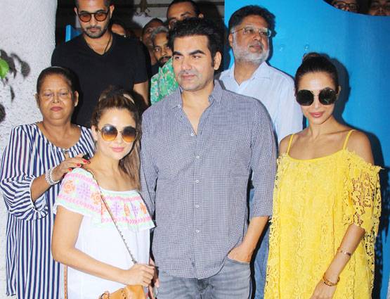 PHOTOS: तलाक के बाद मलाइका की फैमिली के साथ आउटिंग पर दिखे अरबाज