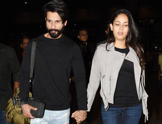 PHOTOS: लंदन से लौटे शाहिद-मीरा, एयरपोर्ट पर हाथों में हाथ डाले आए नजर