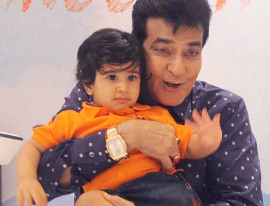 PHOTOS: तुषार के बेटे लक्ष्य ने तैमूर के साथ ऐसे मनाया अपना बर्थडे