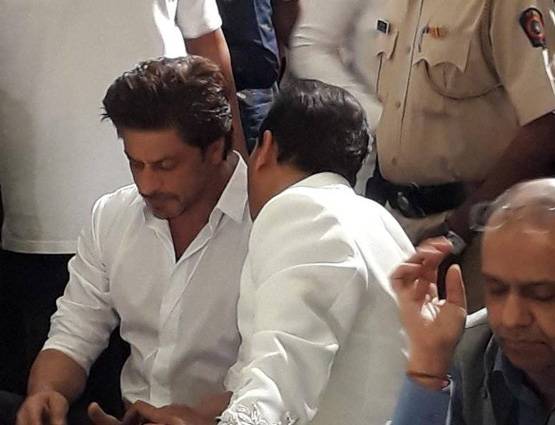 PHOTOS: बाबा सिद्दिकी की इफ्तार पार्टी में पहुंचे शाहरुख-सलमान संग ये सितारे