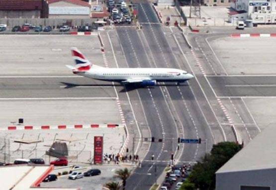 ये हैं दुनिया के सबसे खतरनाक हवाई अड्डे...