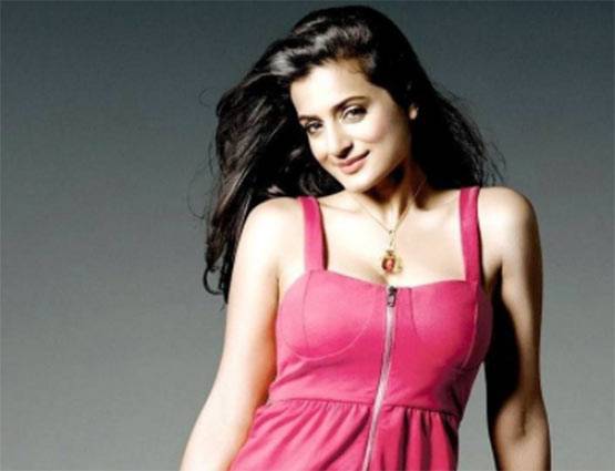 जब चप्पलों से पीटकर अमीषा की मां ने उन्हें घर से किया बेदखल...