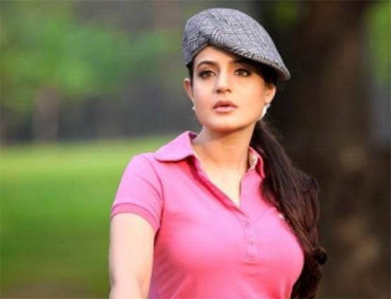 जब चप्पलों से पीटकर अमीषा की मां ने उन्हें घर से किया बेदखल...