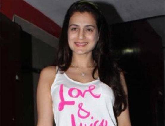 जब चप्पलों से पीटकर अमीषा की मां ने उन्हें घर से किया बेदखल...